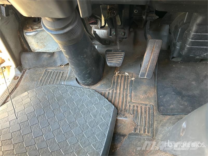 Isuzu NPR Bakwagens met gesloten opbouw