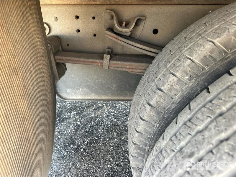 Isuzu NPR Sanduk kamioni