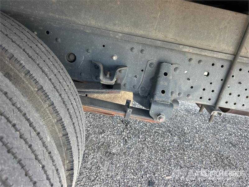 Isuzu NPR Sanduk kamioni