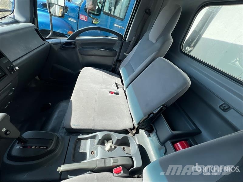 Isuzu NPR Camiones con temperatura controlada