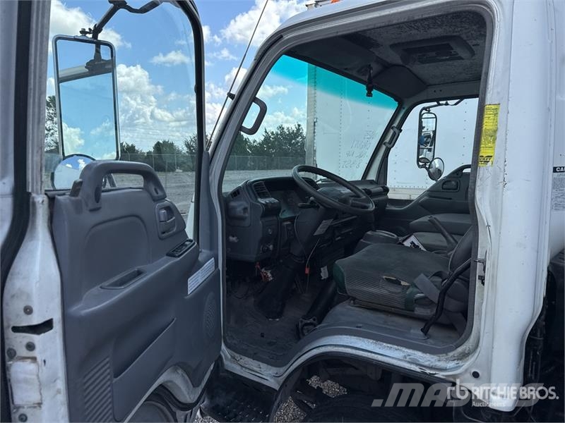 Isuzu NPR Skriňová nadstavba
