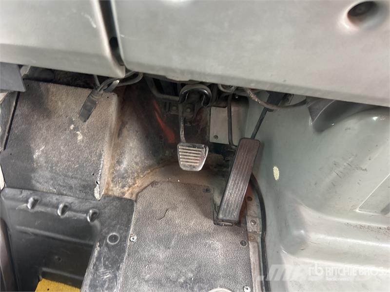 Isuzu NPR Lette lastebiler