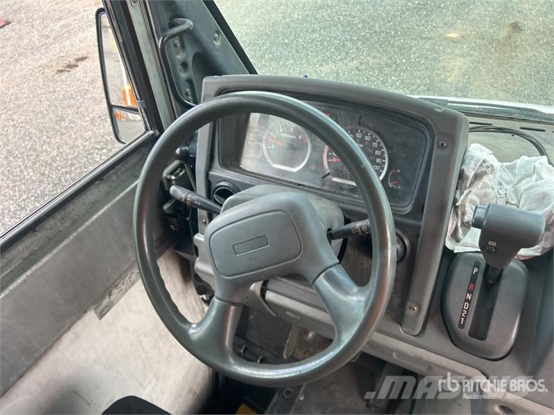 Isuzu NPR Lette lastebiler