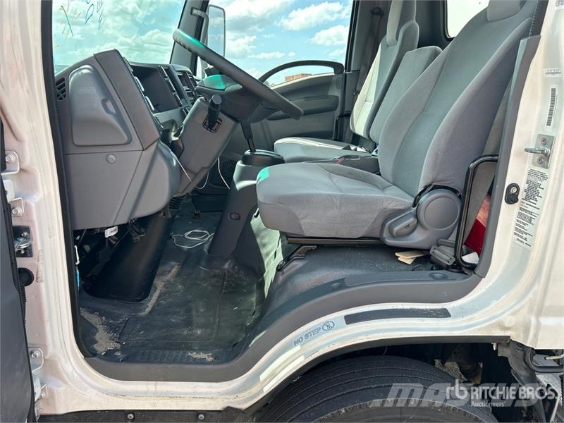 Isuzu NPR Sanduk kamioni