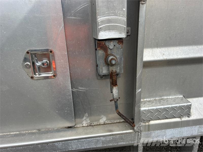 Isuzu NPR Kiper tovornjaki