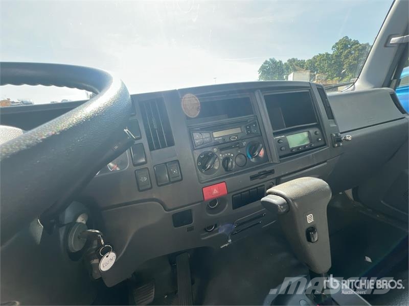 Isuzu NPR Camiones con temperatura controlada