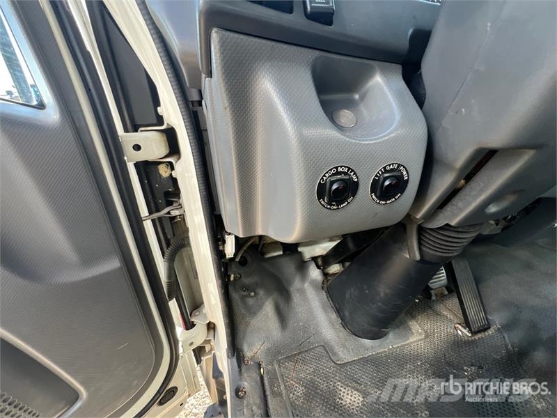 Isuzu NPR Camiones con temperatura controlada