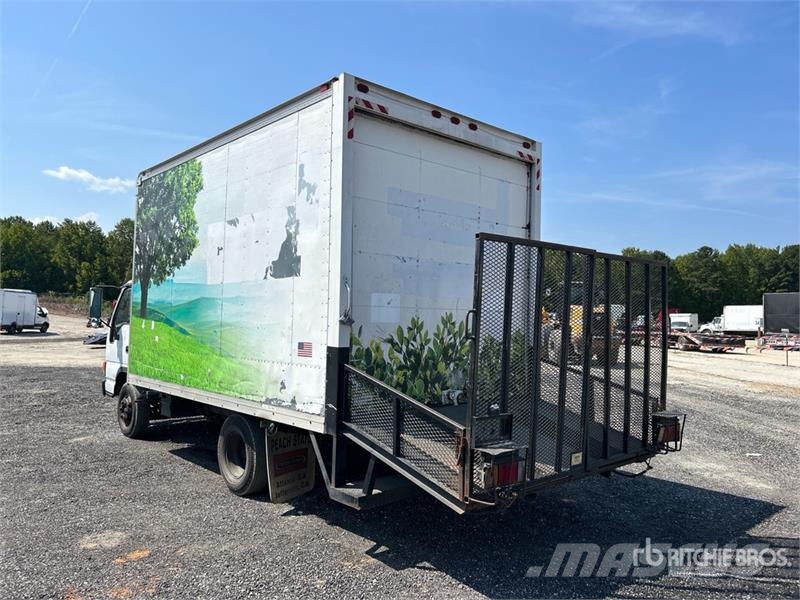 Isuzu NPR Sanduk kamioni
