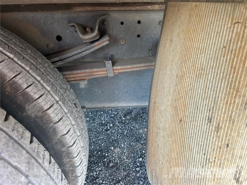 Isuzu NPR Sanduk kamioni