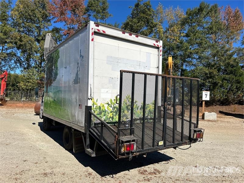 Isuzu NPR Bakwagens met gesloten opbouw