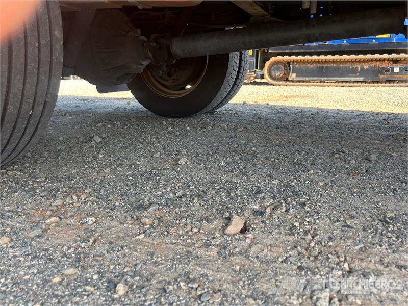 Isuzu NPR Camiones con temperatura controlada