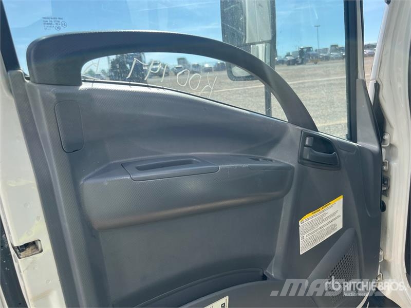 Isuzu NPR Camiones con temperatura controlada