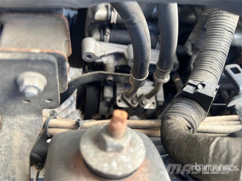 Isuzu NPR Camiones con temperatura controlada