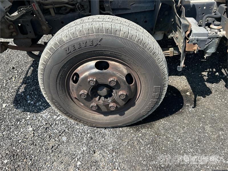 Isuzu NPR Sanduk kamioni
