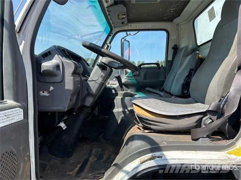 Isuzu NPR Sanduk kamioni