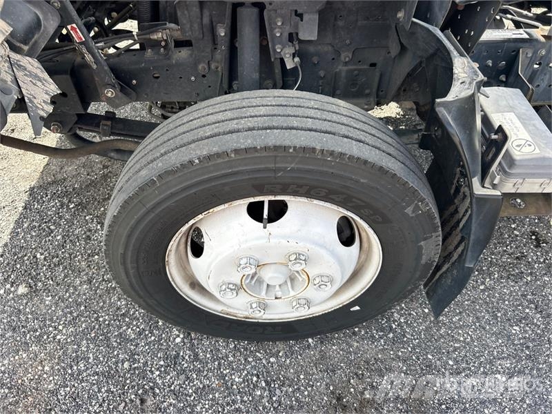 Isuzu NPR Sanduk kamioni