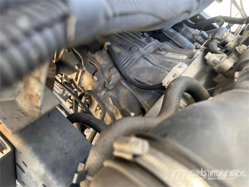 Isuzu NPR Camiones con temperatura controlada