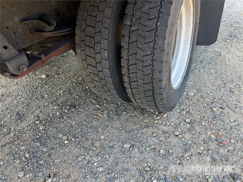 Isuzu NPR Camiones con temperatura controlada