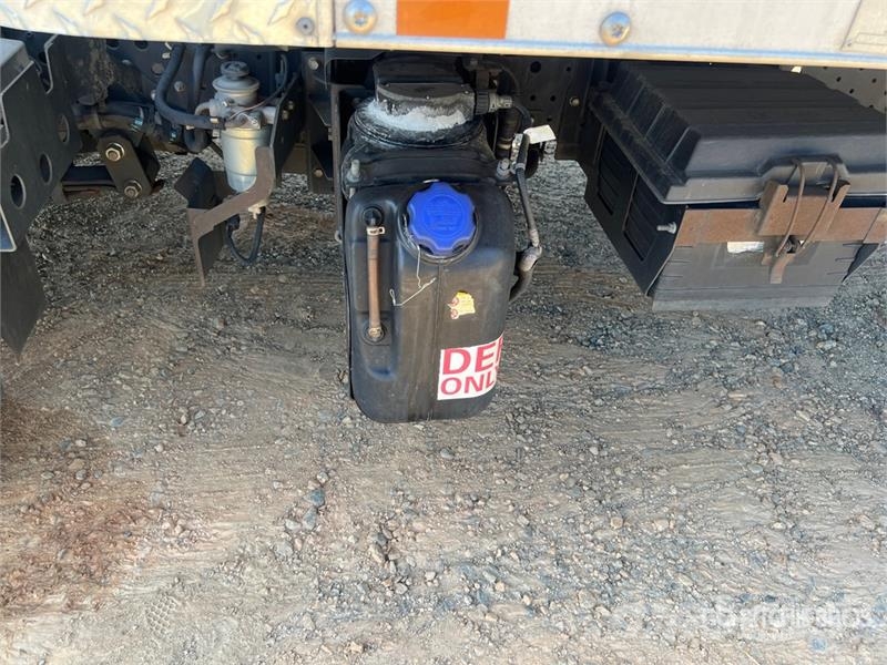 Isuzu NPR Camiones con temperatura controlada
