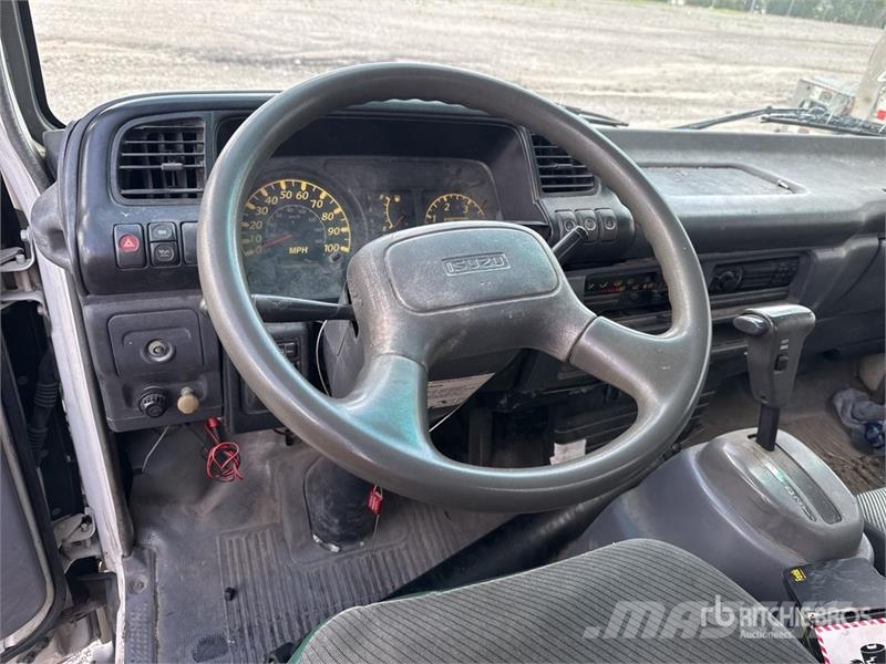 Isuzu NPR Skriňová nadstavba