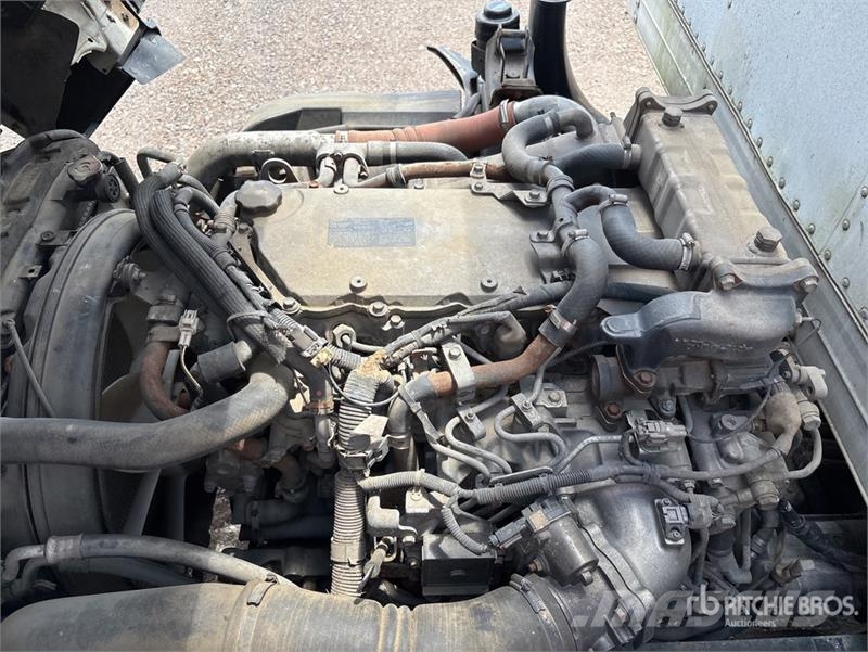 Isuzu NPR 탑차 트럭