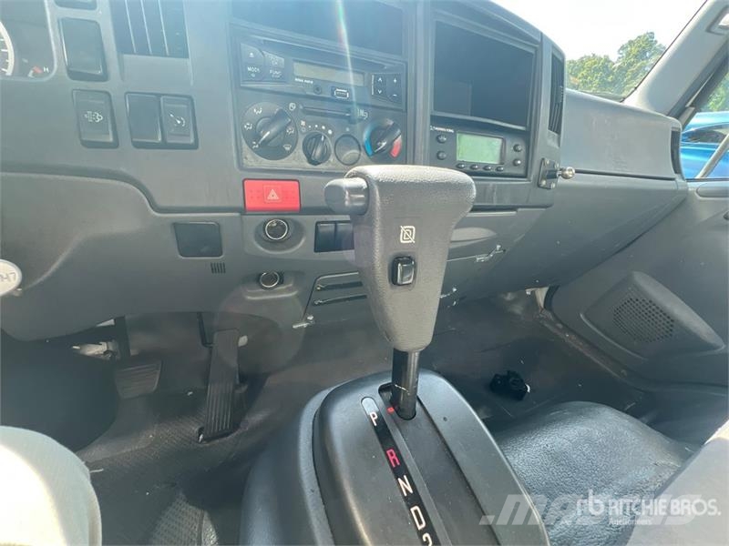 Isuzu NPR Camiones con temperatura controlada