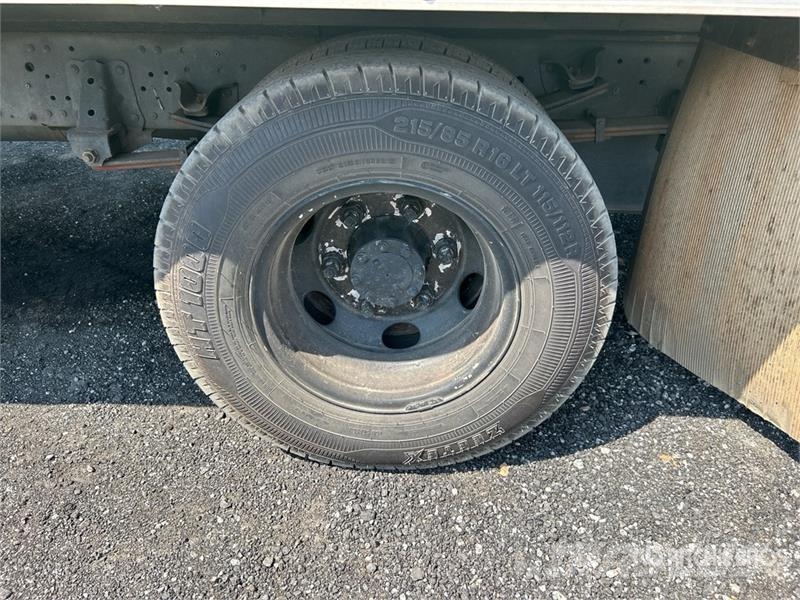 Isuzu NPR Sanduk kamioni
