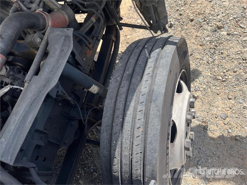 Isuzu NPR Camiones con temperatura controlada