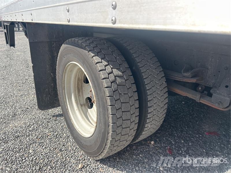 Isuzu NPR Camiones caja cerrada
