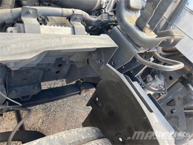 Isuzu NPR Camiones con temperatura controlada
