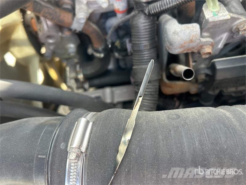 Isuzu NPR Camiones caja cerrada