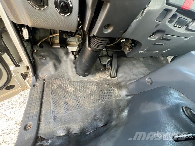Isuzu NPR Camiones con temperatura controlada