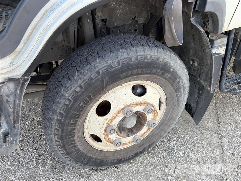 Isuzu NPR Další