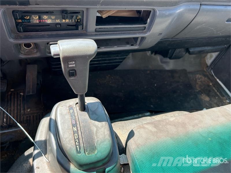 Isuzu NPR Sanduk kamioni