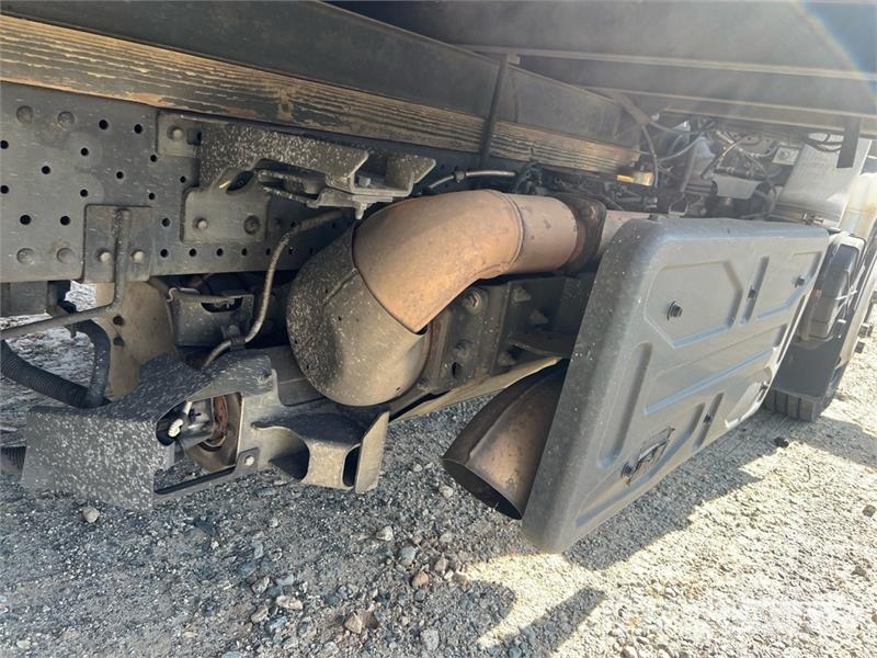 Isuzu NPR Camiones con temperatura controlada