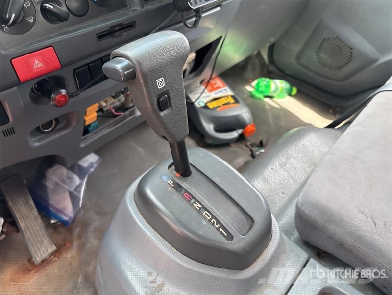 Isuzu NPR 탑차 트럭