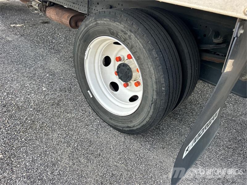 Isuzu NPR Sanduk kamioni