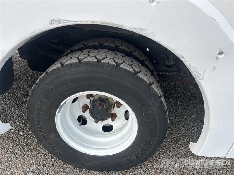 Isuzu NPR Lette lastebiler