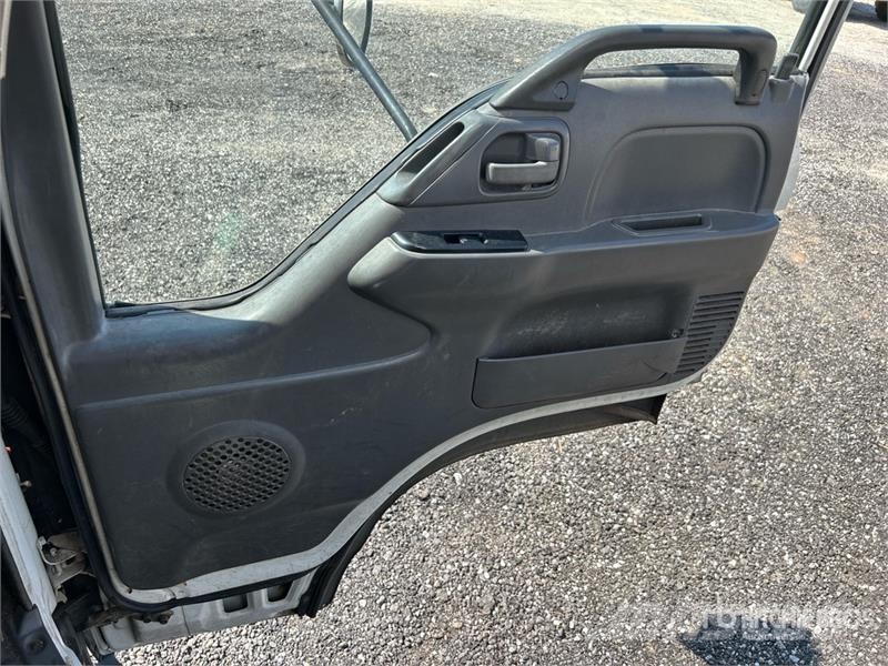Isuzu NPR Sanduk kamioni