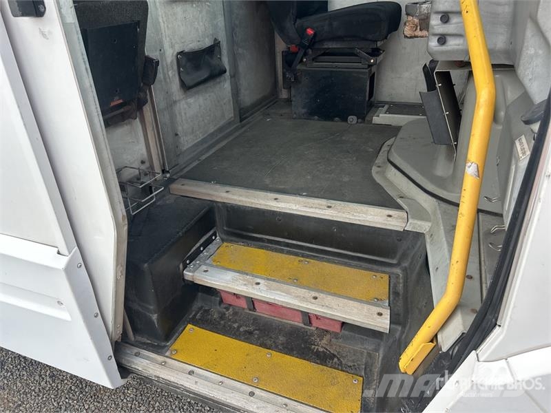Isuzu NPR Lette lastebiler