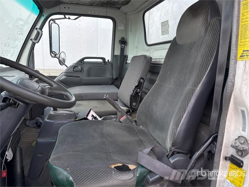 Isuzu NPR Skriňová nadstavba