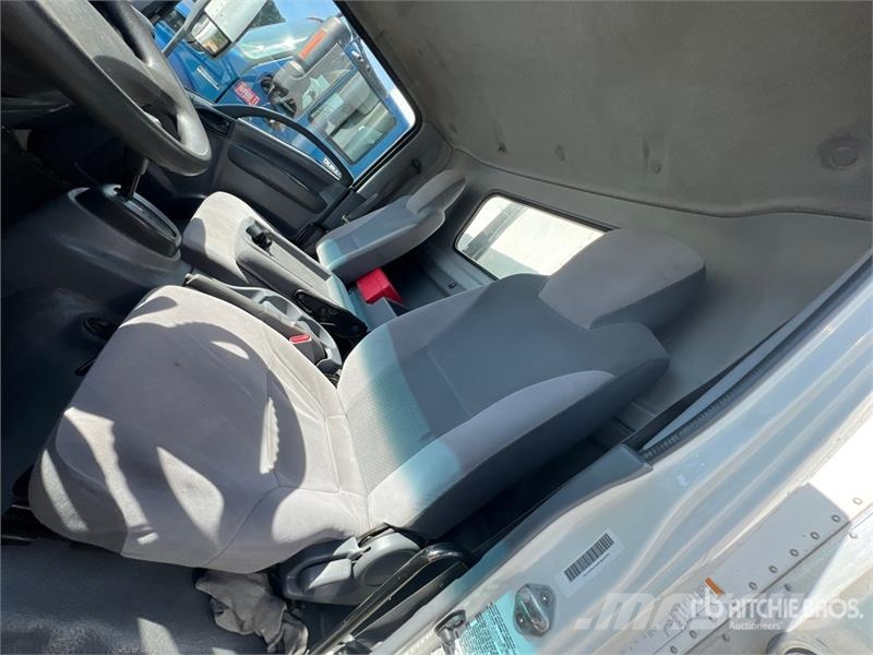 Isuzu NPR Camiones con temperatura controlada