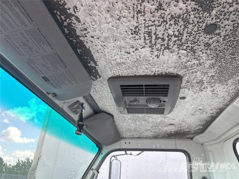 Isuzu NPR Skriňová nadstavba