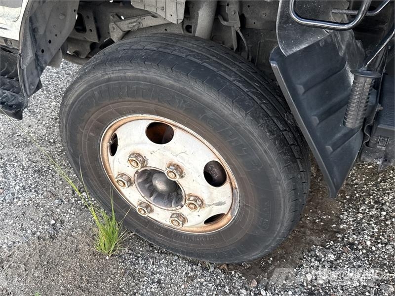 Isuzu NPR Skriňová nadstavba