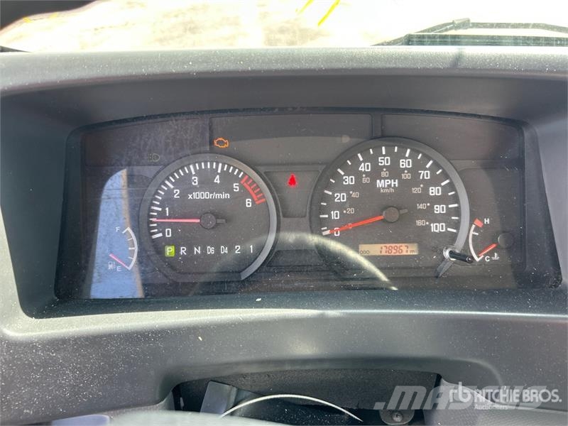 Isuzu NPR Sanduk kamioni