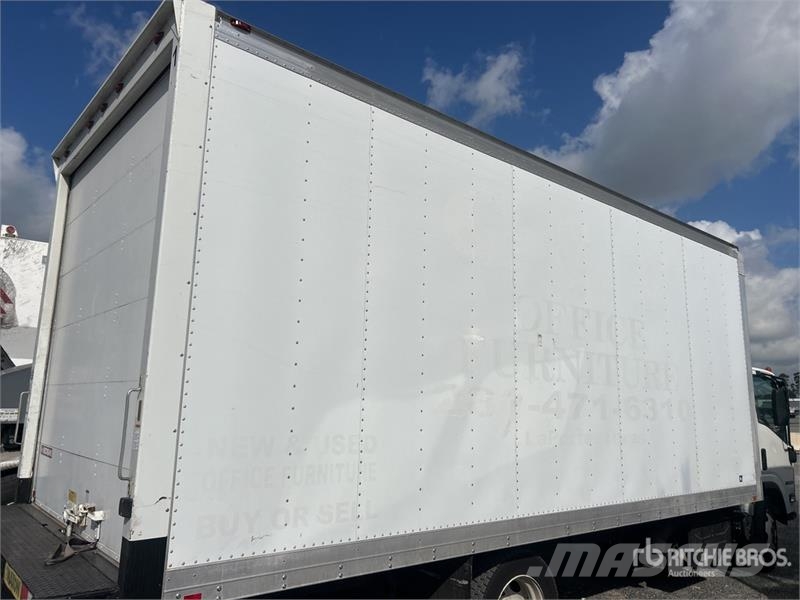 Isuzu NPR Camiones caja cerrada