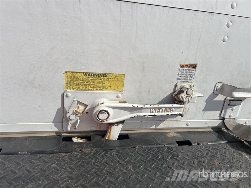 Isuzu NPR Camiones caja cerrada