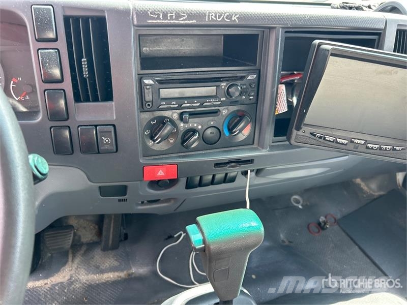 Isuzu NPR Sanduk kamioni