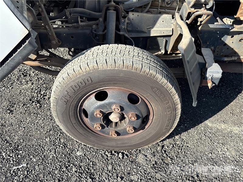 Isuzu NPR 貨箱式卡車