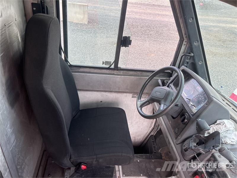 Isuzu NPR Lette lastebiler